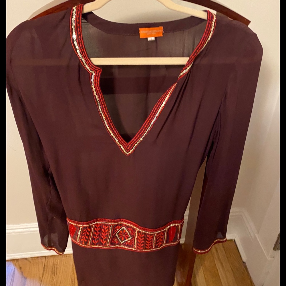 Beautiful timeless tunic with gorgeous detailing.